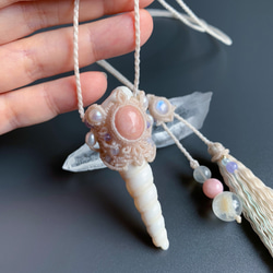 ピンクオパールと巻貝のネックレス / pink opal × conch shell / macrame amulet 7枚目の画像