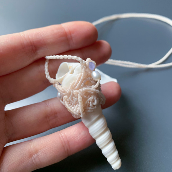 ピンクオパールと巻貝のネックレス / pink opal × conch shell / macrame amulet 11枚目の画像