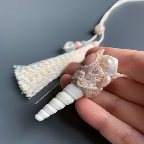 ピンクオパールと巻貝のネックレス / pink opal × conch shell / macrame amulet 8枚目の画像