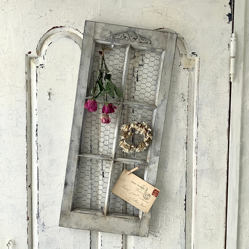 フランスアンティーク　鉄の窓枠　2台　店舗什器　シャビーシック 発送不可。フランスアンティーク 鉄の窓枠 2台 店舗什器