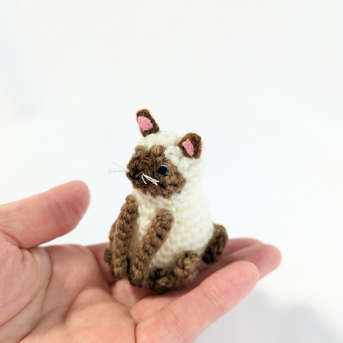 受注制作】小さなシャム猫のあみぐるみ あみぐるみ ainote 通販