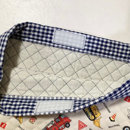 防災頭巾カバー⭐働く車柄⭐ハンドメイド⭐座布団タイプ 働く車柄☆正方形の防災頭巾カバー（座布団タイプ） - おへそボタン