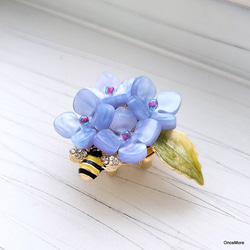 紫陽花とミツバチの帯留め（ブルー系） 3枚目の画像