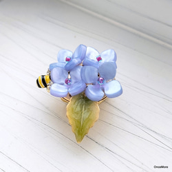 紫陽花とミツバチの帯留め（ブルー系） 4枚目の画像