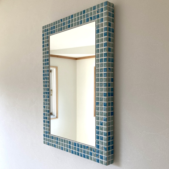 モザイクタイルの壁掛けミラー コンポーズブルー　M モザイクタイルの壁掛けミラー コンポーズブルー　M U1712032056(13000円)
