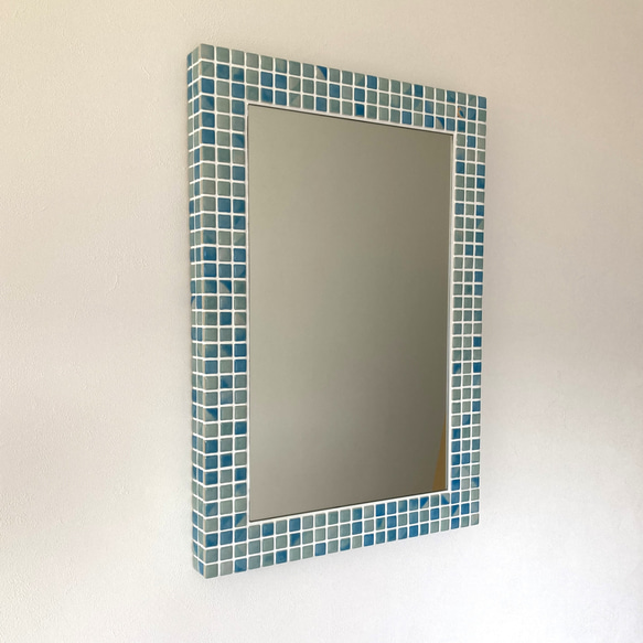 モザイクタイルの壁掛けミラー コンポーズブルー　M モザイクタイルの壁掛けミラー コンポーズブルー　M U1712032056(13000円)
