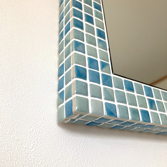 モザイクタイルの壁掛けミラー コンポーズブルー　M モザイクタイルの壁掛けミラー コンポーズブルー　M U1712032056(13000円)