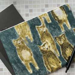 熊 alive 大きめ ポーチ 25 ミナペルホネン の リネンプリント ポーチ