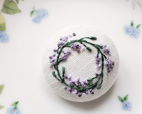 (週末のみSale)立体刺繍 リースブローチ 01e9fafa552a7d6589f9dc9bb30002