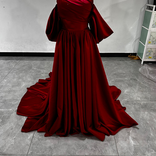 上品！赤 カラードレス ベアトップ ふわふわ袖 豪華なバックリボン 拳  