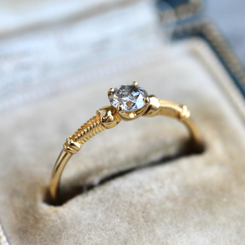 ソルトアンドペッパーダイヤモンド 0.31ct 4本爪×ヘリンボーン