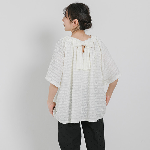 【SALE】シーズンライクな程よい透け感が好評♪ フリル袖 バックリボン Aライン トップス 24093 13枚目の画像