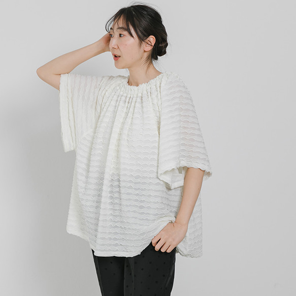 【SALE】シーズンライクな程よい透け感が好評♪ フリル袖 バックリボン Aライン トップス 24093 14枚目の画像