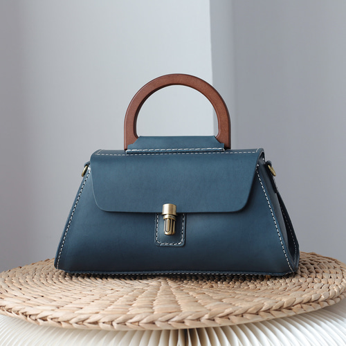 Creema限定 早割価格 送料無料】本革手作りのショルダーバッグ 総  