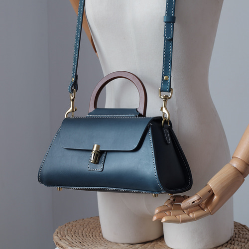 Creema限定 早割価格 送料無料】本革手作りのショルダーバッグ 総