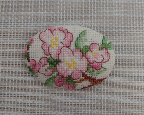 クロスステッチ くるみボタンブローチ 桜 ※送料無料※ ブローチ
