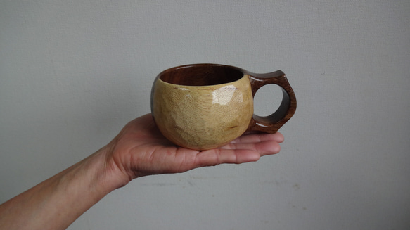 モンキーポッドの一木彫りコーヒーカップ 2枚目の画像