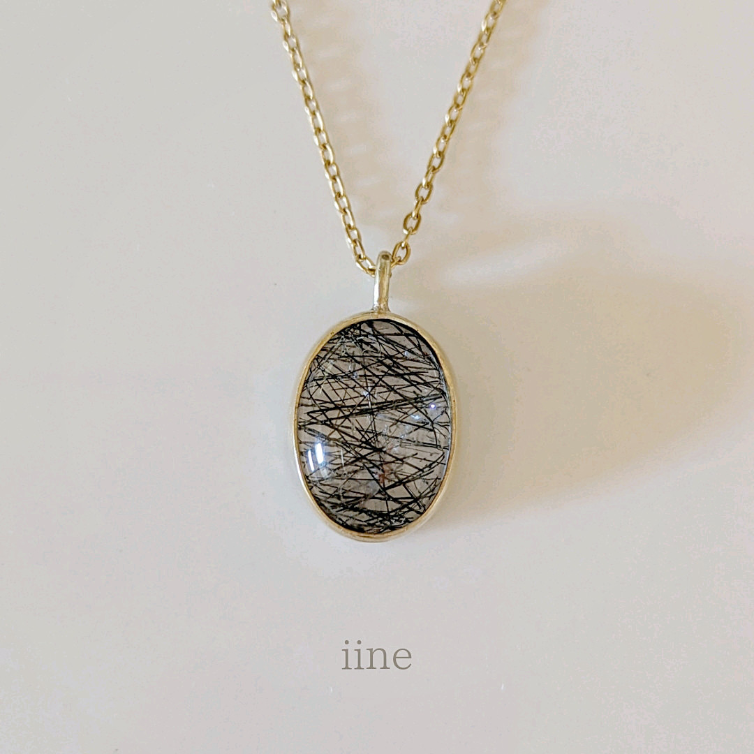 大好きモノトーン*シンプルな中に個性が光る*トルマリンクォーツのネックレス*選べる真鍮かシルバー