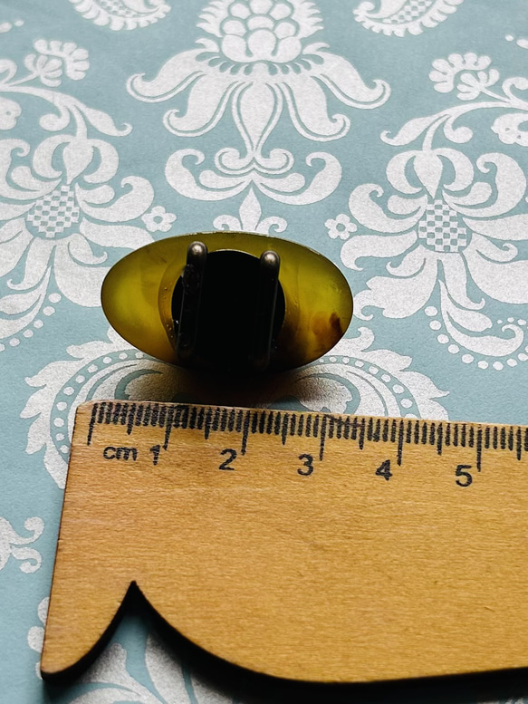 デッドストック素材の小粋な鼈甲調の帯留め「KOIKI」 5枚目の画像
