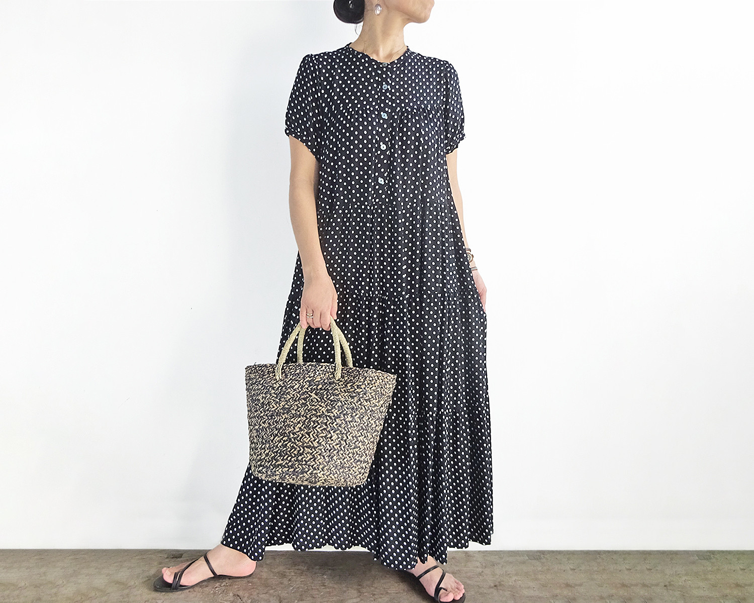 ティアードレーヨンワンピース ﾌﾘｰｻｲｽﾞ&3L（ﾄﾞｯﾄ:ﾌﾞﾗｯｸ×ﾎﾜｲﾄ）