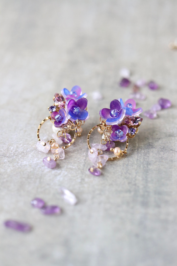 ラベンダーアメジスト薔薇とブラックスピネルのピアス ラベンダーアメジスト薔薇とブラックスピネルのピアス - メルカリ