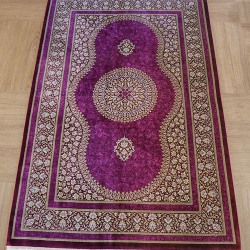 手織りペルシャ絨毯　新品　ウール&シルク　コルドグーチャン産　204×136cm 手織りペルシャ絨毯 新品 ウール&シルク コルドグーチャン産 204