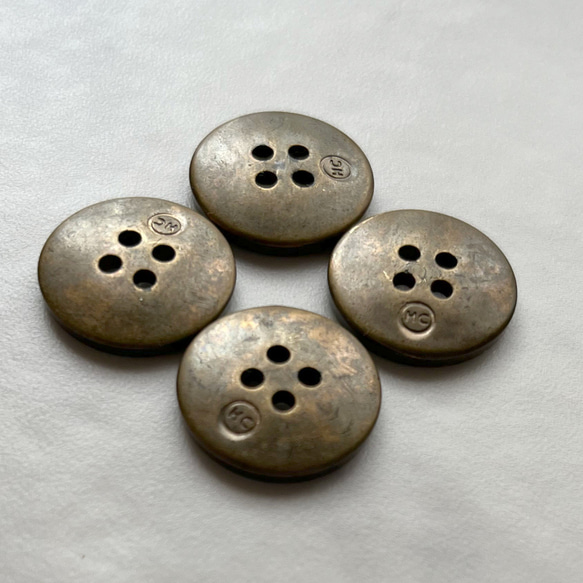【送料無料】4個 アンティーク ヴィンテージ メタルボタン 昭和 素材 [HB1282] 6枚目の画像