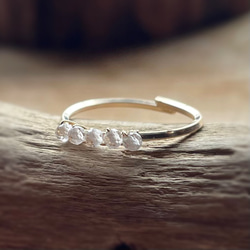 水晶　14kgf　フリーサイズ　極小　リング　指輪　ワイヤーリング　 1枚目の画像