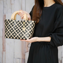 2024年1番人気！天然木ハンドルの手提げ2WAYプラカゴバッグ　S＋サイズ花柄ブラック×ミルクティベージュ 11枚目の画像