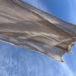 そよ風ストール　巨峰の皮染め　草木染　グレイッシュパープル　オーガニックコットンストール 3枚目の画像