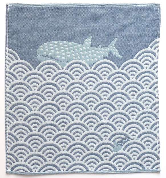 ＯＳＡＫＡＣＯＣＯＮ　３重ガーゼハンカチ　青海波　サイズ34ｃｍ角　綿100％　大阪泉州製 2枚目の画像