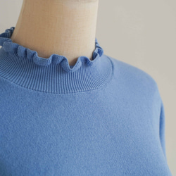 一年四季都可以使用！超人氣純棉針織系列 頸部褶邊針織 100%棉套頭衫 藍色 240303-3 第7張的照片