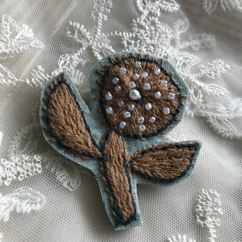 ミナペルホネン　お花のブローチ 再販＊おはなのブローチ〇ミナペルホネン ブローチ chaki 通販