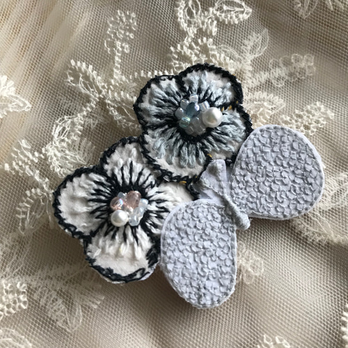 ミナペルホネン　お花のブローチ レア＊*おはなのブローチ〇ミナペルホネン ブローチ chaki 通販