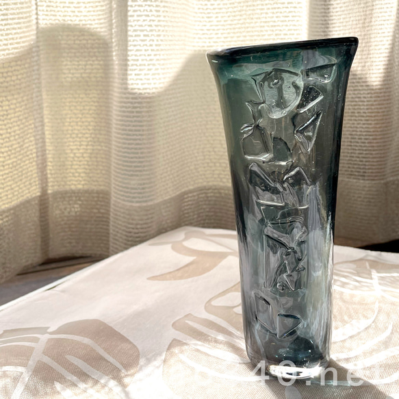 オリジナル吹きガラス作品　Bark インディゴ-C 表面に凹凸があるシックなガラス　グラス・花器・インテリアオブジェ 5枚目の画像