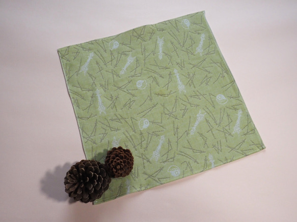 ＯＳＡＫＡＣＯＣＯＮ　３重ガーゼハンカチ　松葉散らし　サイズ34ｃｍ角　綿100％　大阪泉州製 1枚目の画像