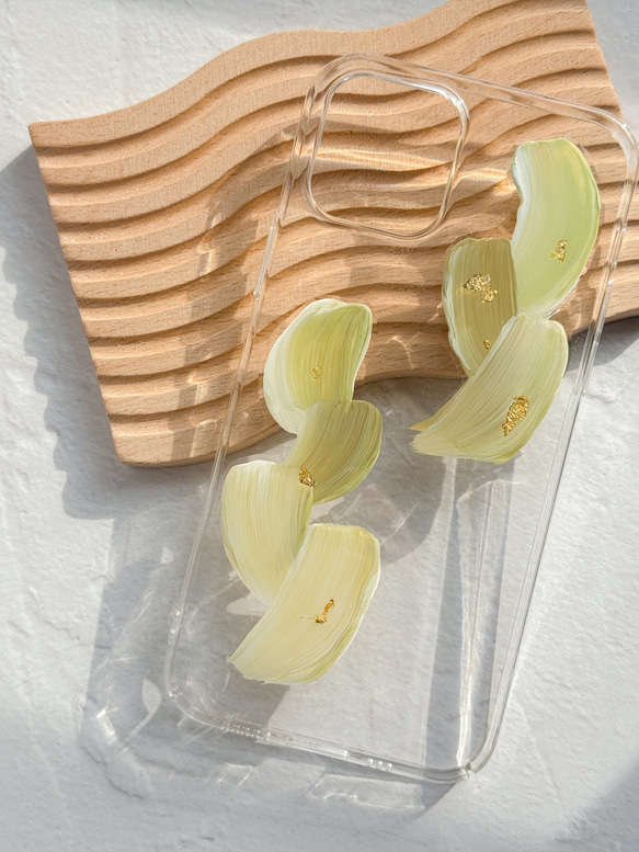 olive × beige  ニュアンス スマホケース【iphone/アクリル絵の具】 4枚目の画像