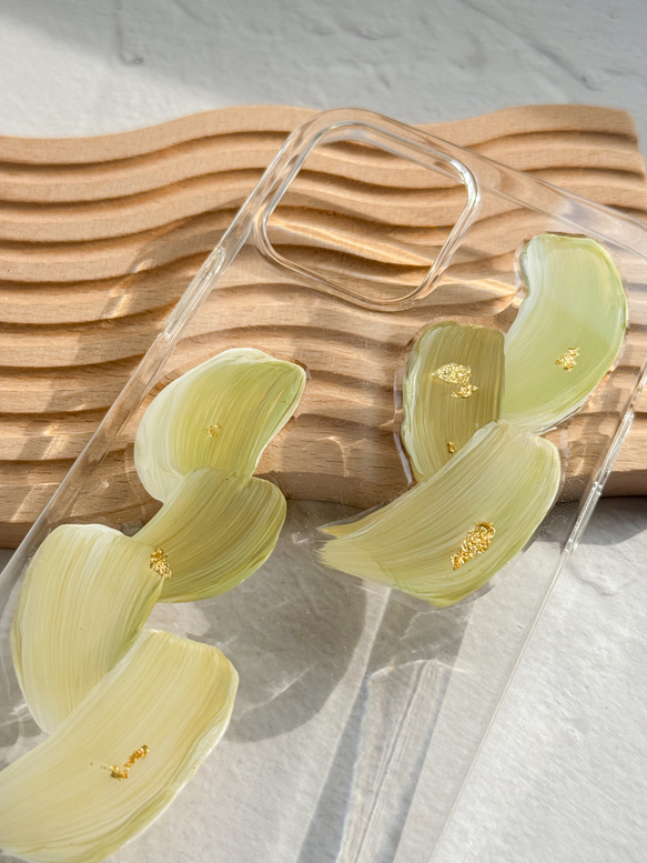 olive × beige  ニュアンス スマホケース【iphone/アクリル絵の具】 2枚目の画像