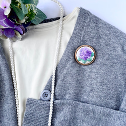 雨音の彩り　紫陽花の刺繍ブローチ 3枚目の画像
