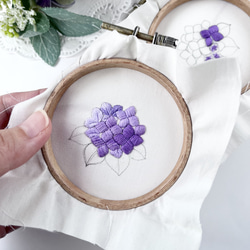 雨音の彩り　紫陽花の刺繍ブローチ 9枚目の画像