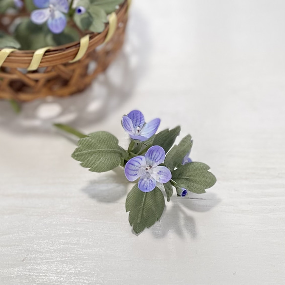 布花ちっちゃなブルーの小花が可愛い野の花。オオイヌノフグリのブローチ 6枚目の画像