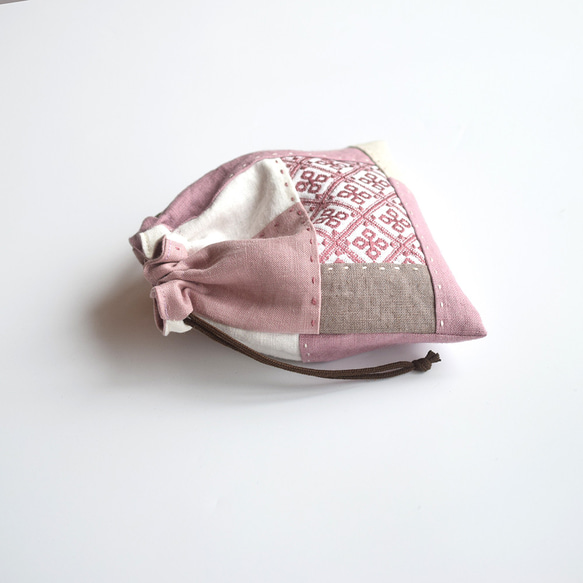 粉紅 Kogin 生魚片 x 拼布 [亞麻抽繩袋] 非常適合整理行李。 第3張的照片
