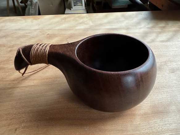 年末のプロモーション特価！ 木のマグカップ ククサ KUKSA 27 ウォールナット材 キャンプ バーベキュー・調理用品