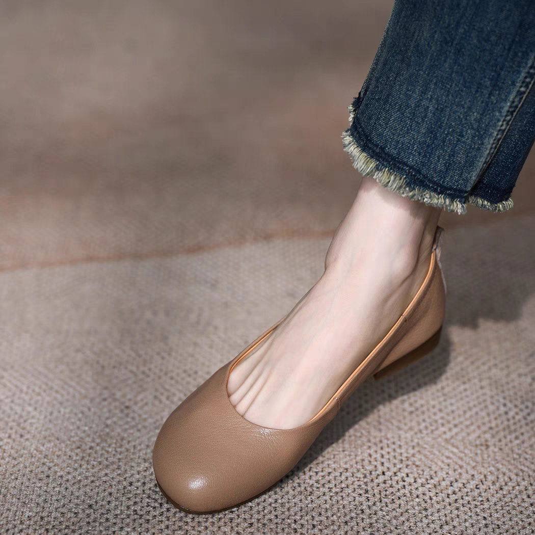 走れるパンプス 足元を美しく女らしく見せる パンプス 痛くない プレーン 抗菌 消臭 ローヒール フラットヒール 白 黒