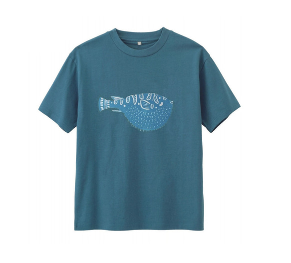 フグ柄　魚　メンズビッグTシャツ綿100% (男女兼用サイズ)ブルー【SS～3L】 1枚目の画像