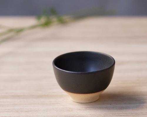 骨董２ 黒茶碗 小振り 道具 ] - 道具 園聖造 瀬戸黒茶碗（共箱） | ネットショップ圭