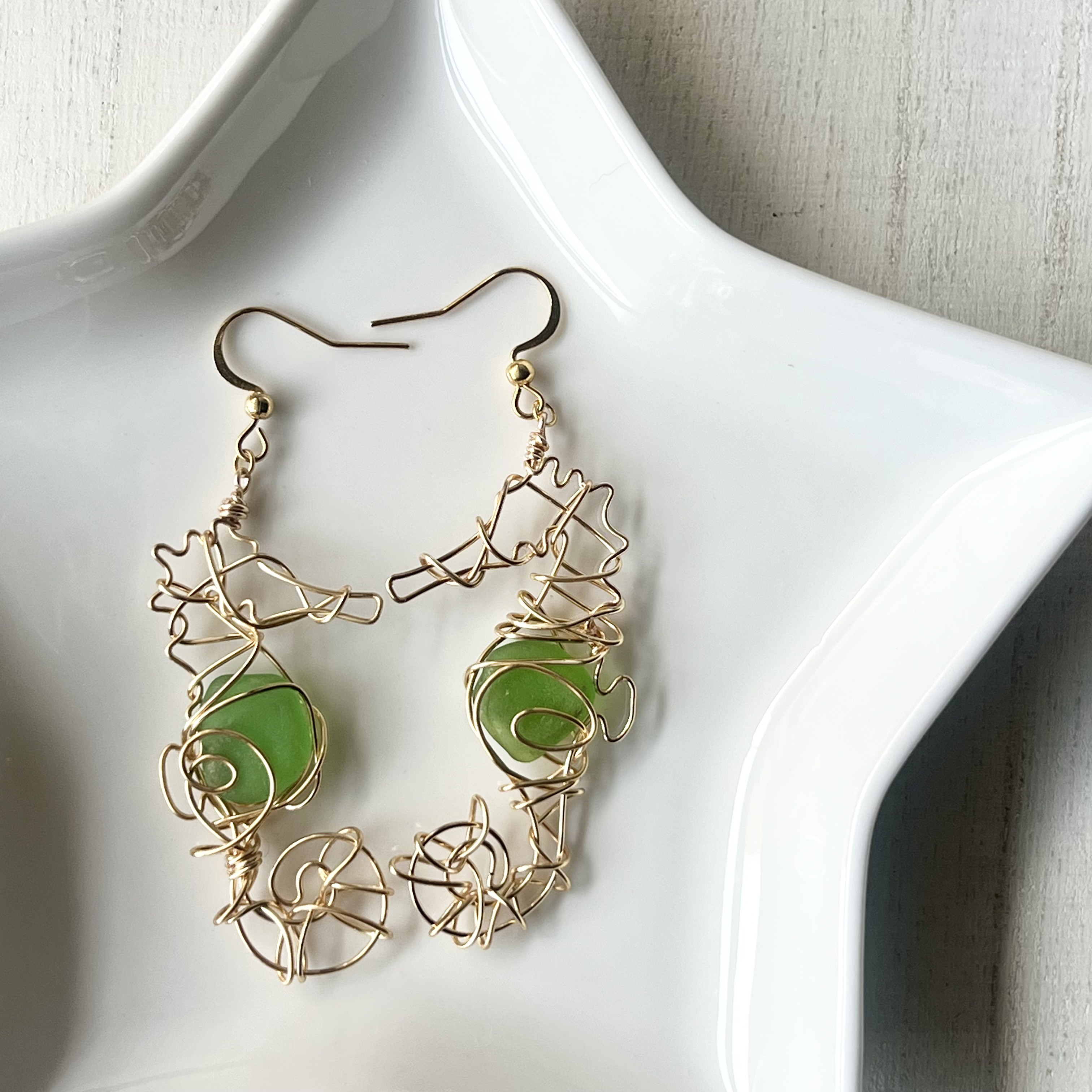 フレッシュな気持ちになるグリーンシーグラスのタツノオトシゴのアクセサリー