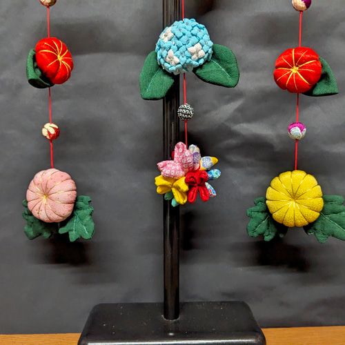 壁掛け吊るし】金魚と季節の花の吊るし飾り その他置物 Craft-House