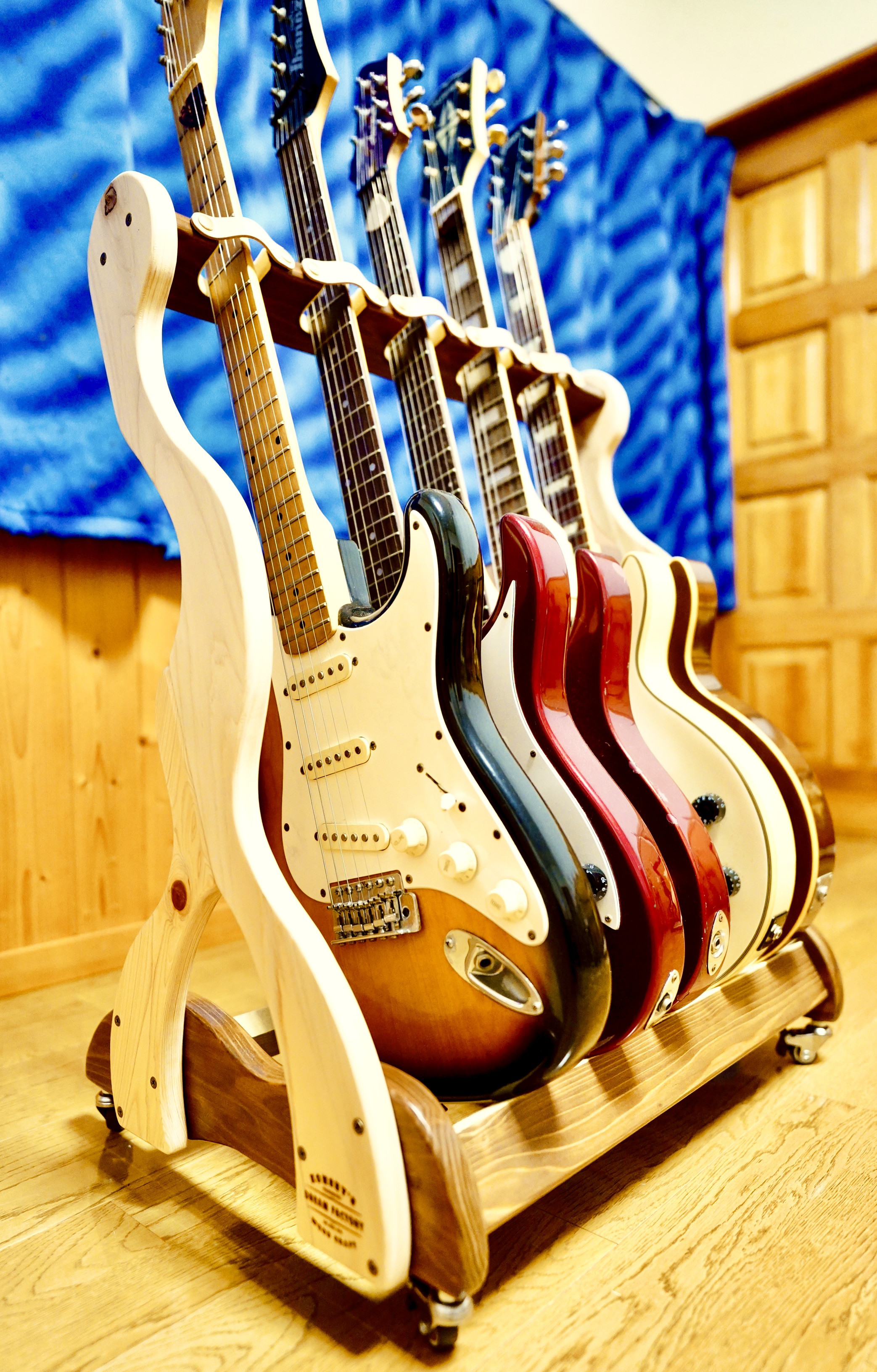 Xviveからアルミ製ギタースタンド「G1 Butterfly Guitar Stand