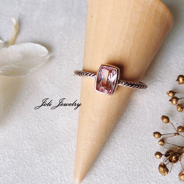 【イェム】天然モルガナイト キラキラ ベゼルリング レトロ ゴージャス ピンク シンプル 指輪